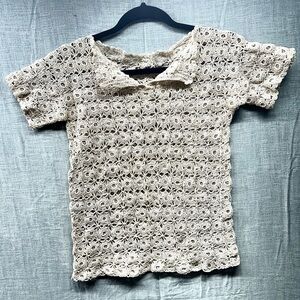 Hand crochet lace vintage blouse ivory square w/ flower center scallop small
